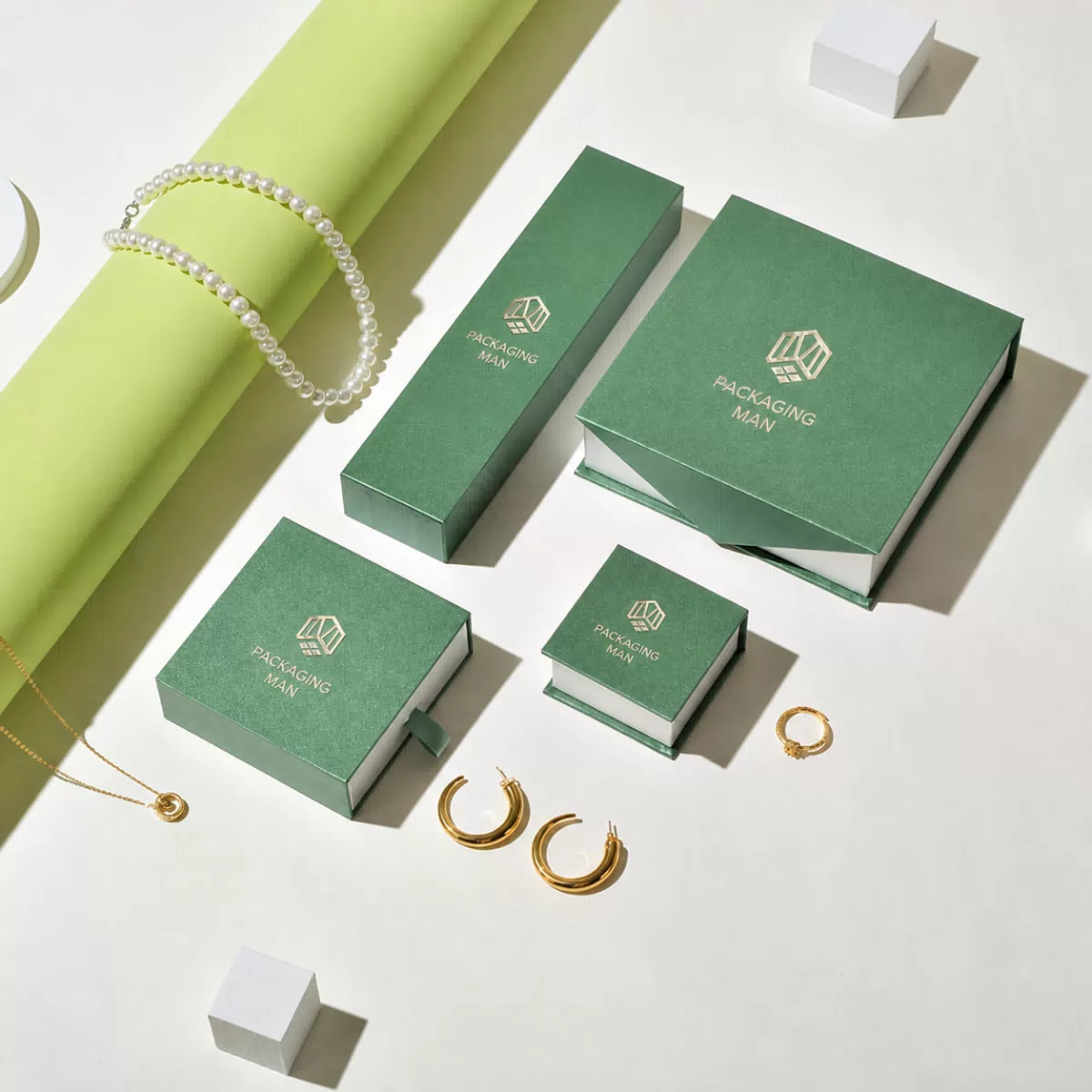 Green packaging set with pearl necklace
