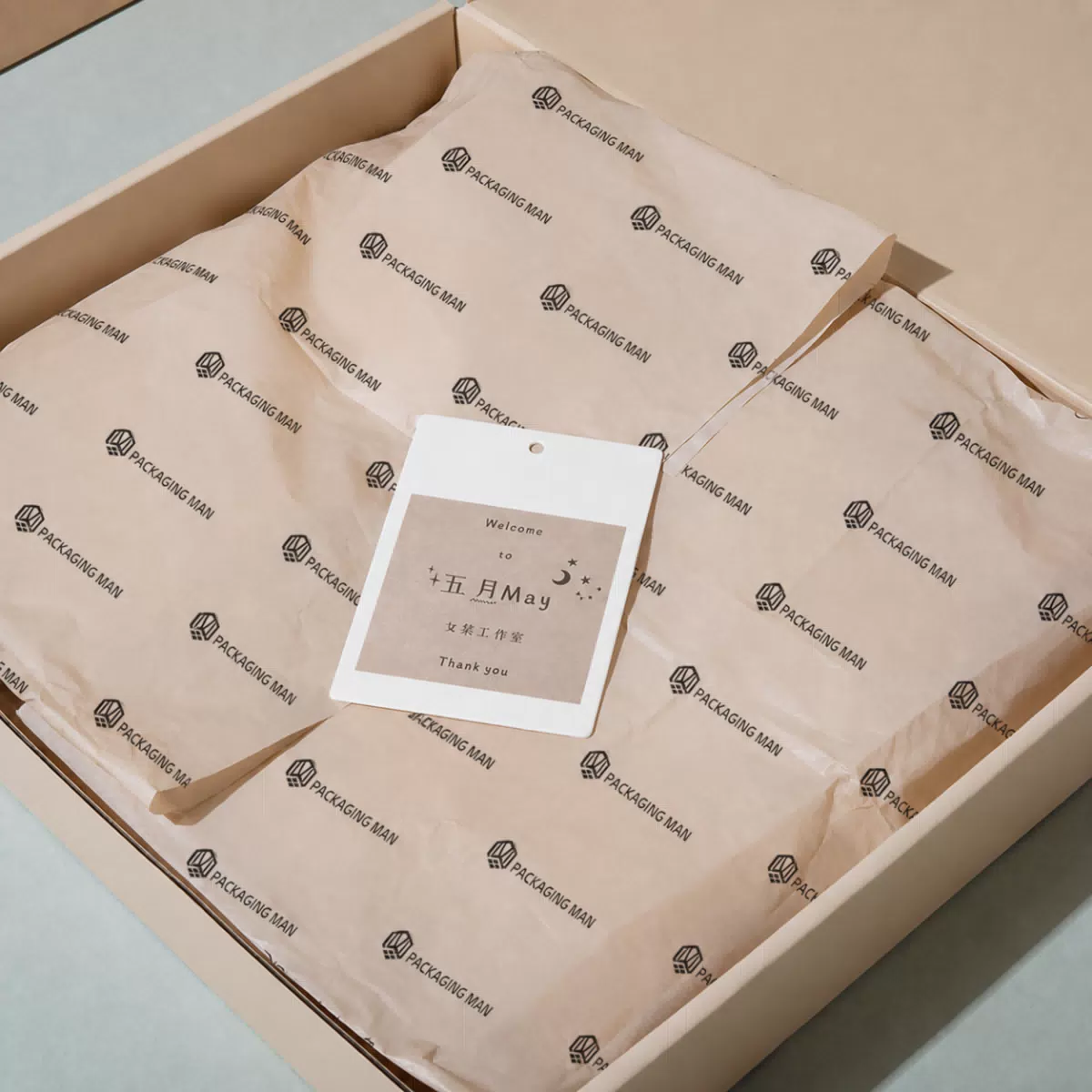 Kraft box interior with patterned tissue paper