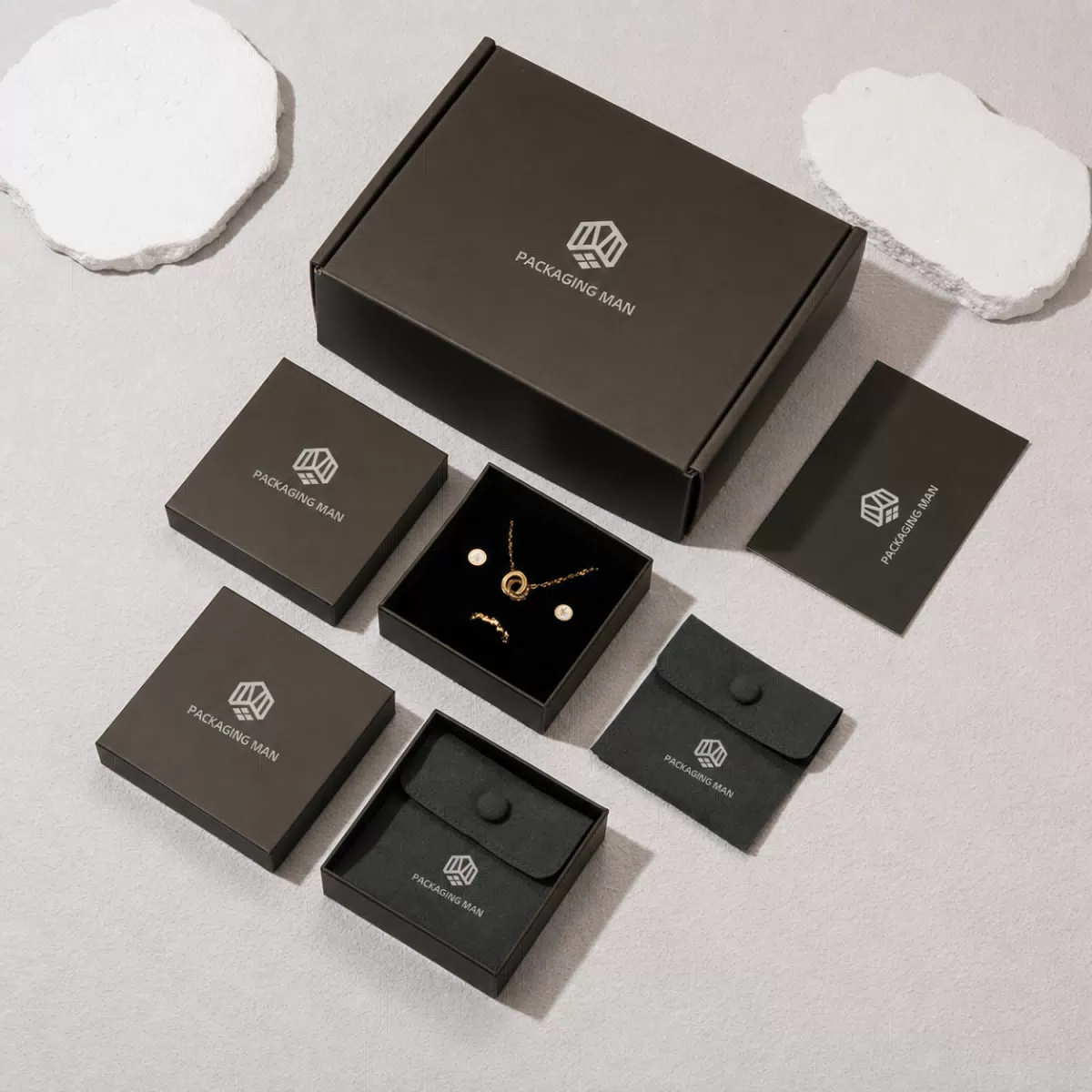 Dark packaging set with pouch and boxes