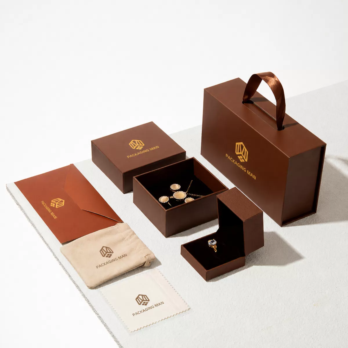 Brown packaging set with jewelry boxes