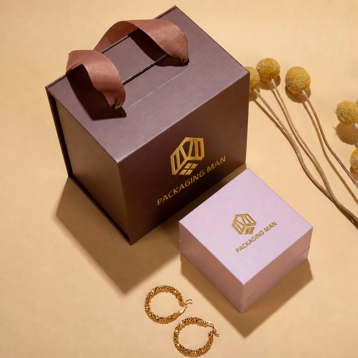 Dark brown handle box and pink lid box