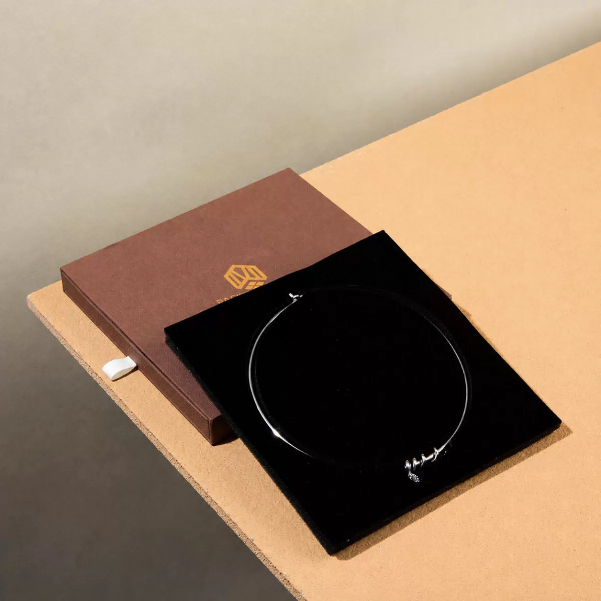 Black velvet insert tray detail